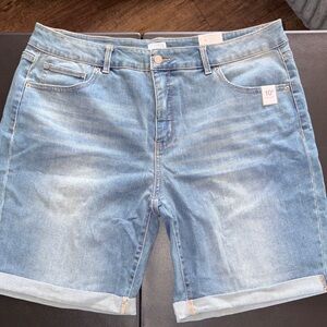 #TT940 - Time and Tru 10” InseamRoll-Cuff Denim Bermuda Shorts- 20W